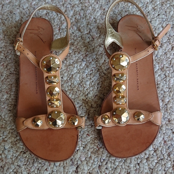 Giuseppe Zanotti Tan Sandals with Gold embellishment size 36 - Picture 4 of 12